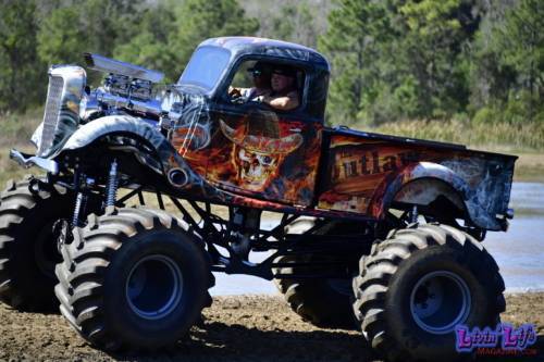 Trucks Gone Wild at Redneck Mud Park - Spring Break - Daytime 0189
