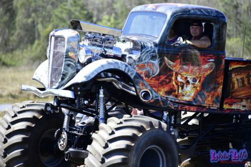 Trucks Gone Wild at Redneck Mud Park - Spring Break - Daytime 0191