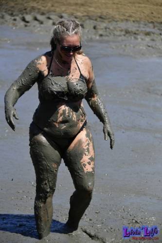 Trucks Gone Wild at Redneck Mud Park - Spring Break - Daytime 0380