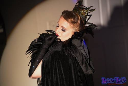 A Night of Burlesque - Heroes and Villains at ZenfiniTea