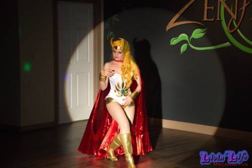 A Night of Burlesque - Heroes and Villains at ZenfiniTea