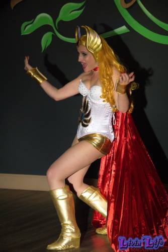 A Night of Burlesque - Heroes and Villains at ZenfiniTea