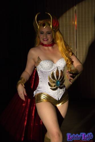 A Night of Burlesque - Heroes and Villains at ZenfiniTea