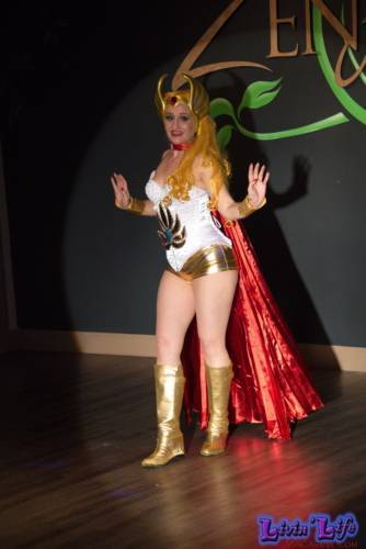 A Night of Burlesque - Heroes and Villains at ZenfiniTea