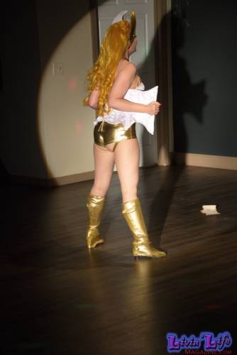 A Night of Burlesque - Heroes and Villains at ZenfiniTea