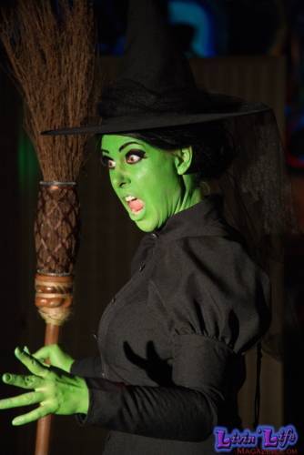 A Night of Burlesque - Heroes and Villains at ZenfiniTea