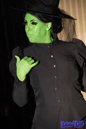 A Night of Burlesque - Heroes and Villains at ZenfiniTea