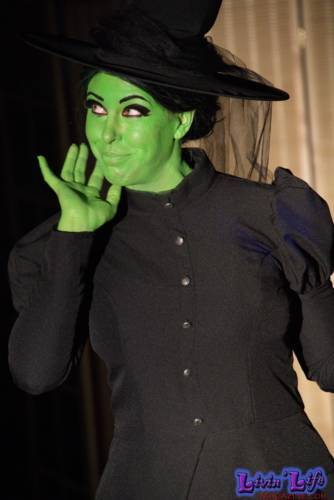 A Night of Burlesque - Heroes and Villains at ZenfiniTea