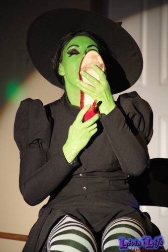 A Night of Burlesque - Heroes and Villains at ZenfiniTea