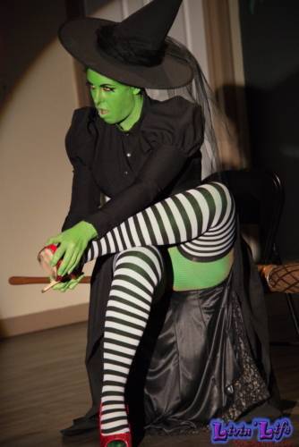 A Night of Burlesque - Heroes and Villains at ZenfiniTea