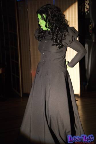 A Night of Burlesque - Heroes and Villains at ZenfiniTea