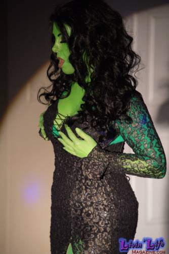 A Night of Burlesque - Heroes and Villains at ZenfiniTea