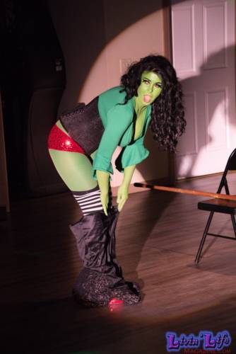 A Night of Burlesque - Heroes and Villains at ZenfiniTea
