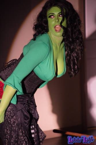 A Night of Burlesque - Heroes and Villains at ZenfiniTea