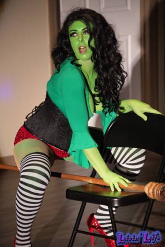 A Night of Burlesque - Heroes and Villains at ZenfiniTea