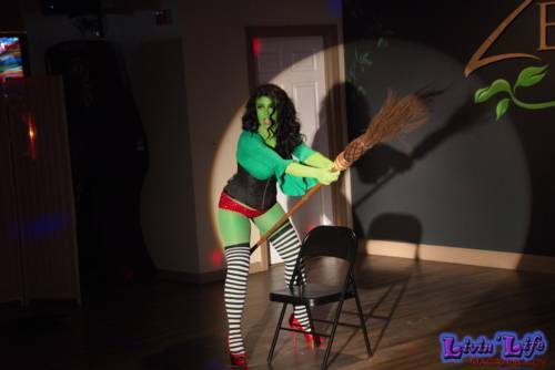 A Night of Burlesque - Heroes and Villains at ZenfiniTea