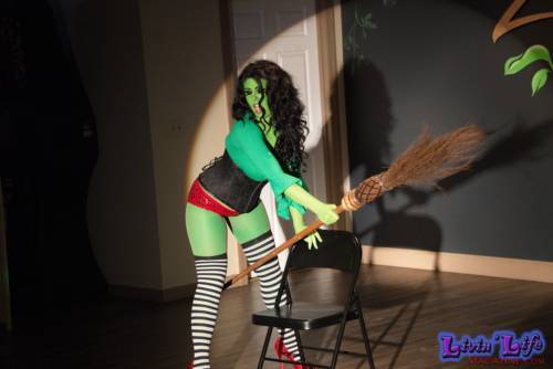 A Night of Burlesque - Heroes and Villains at ZenfiniTea