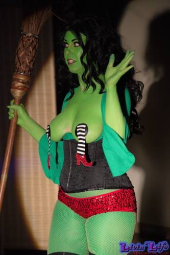 A Night of Burlesque - Heroes and Villains at ZenfiniTea