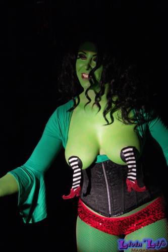A Night of Burlesque - Heroes and Villains at ZenfiniTea