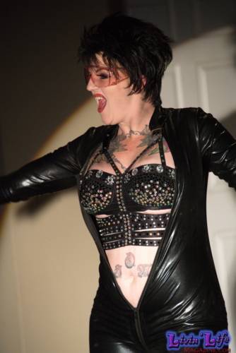 A Night of Burlesque - Heroes and Villains at ZenfiniTea