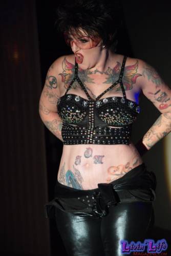 A Night of Burlesque - Heroes and Villains at ZenfiniTea