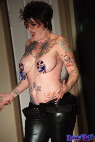 A Night of Burlesque - Heroes and Villains at ZenfiniTea